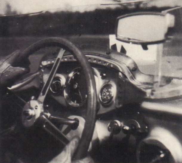 Ultime essai de la 300SLR en Italie, photo de la planche de bord.
