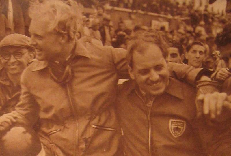 Hawthorn et Bueb, vainqueurs Source : Le Miroir des Sports