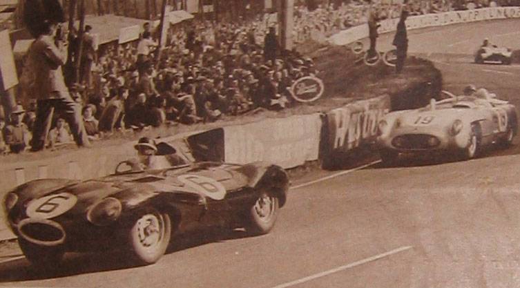 Hawthorn en tête devant Fangio Source : Le Miroir des Sports