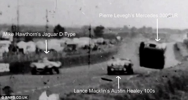 Cliché pris à l'instant où la Mercedes de Pierre Levegh décolle au contact de l'aile de l'Austin-Healey de Lance Macklin Source : Dailymail