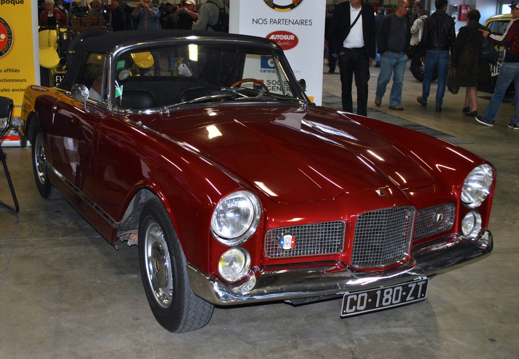 Facel Vega sur le stand de la FFVE