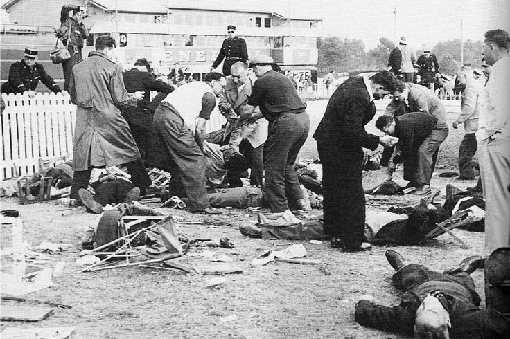 Les gendarmes et les secouristes dégageant les corps et les victimes Source : stevemckelvie.com