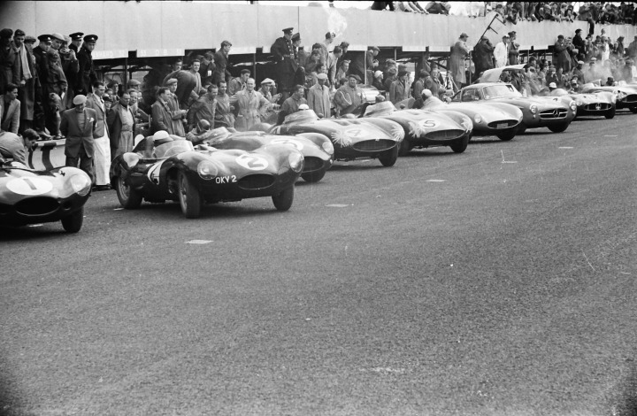 Un zoom de la grille au moment du départ. Les voitures sont rangées par ordre de cylindrée Source : hooniverse.com