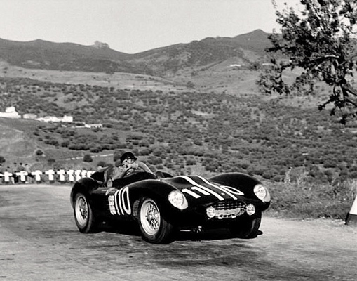 Ferrari 750 Monza n°110 pilotée par Caroll Shelby et Gino Munaron