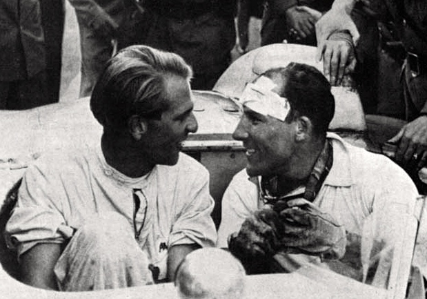 Moss et Collins à l'arrivée.