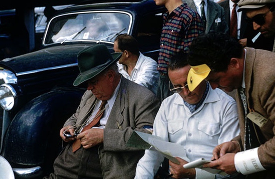 Posture typique pour Neubauer : assis, un chrono dans chaque main.