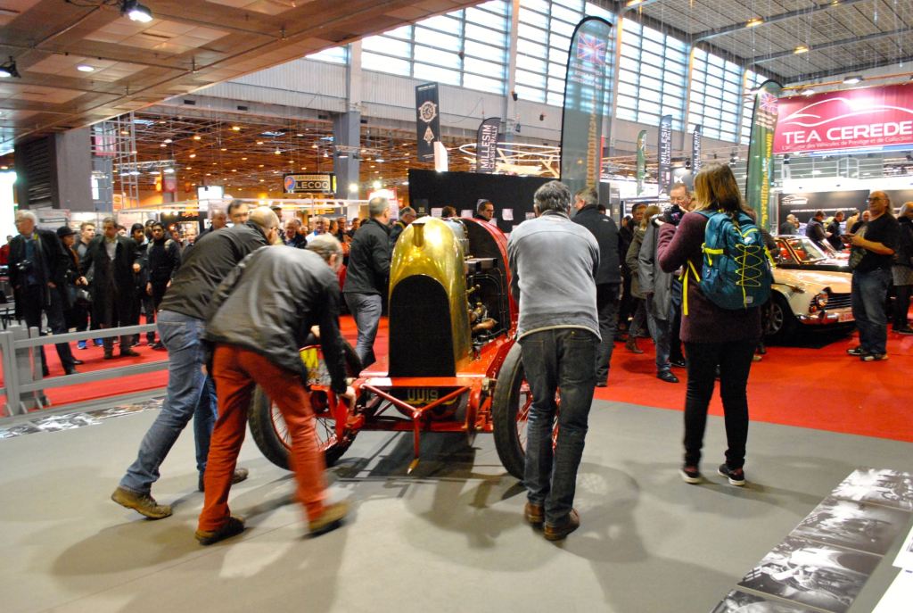 Départ du stand de la Fiat S76 pour sa mise en marche