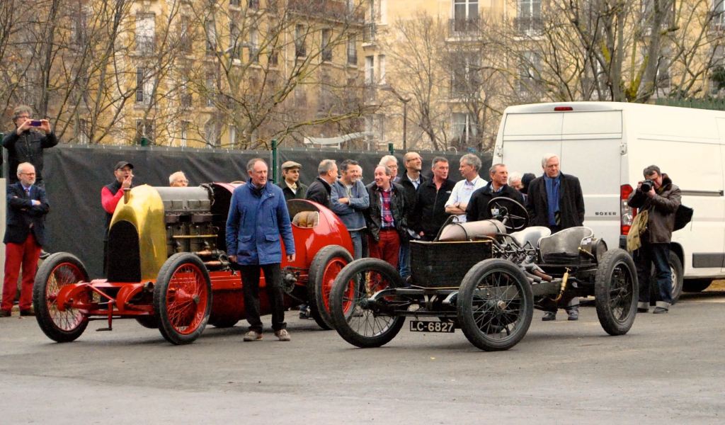 Les 2 monstres prêts pour la démonstration sur le parking du Parc des Expositions
