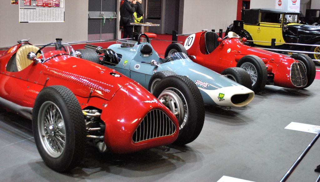 de gauche à droite : Alta 1,5 GP ; McLaren M3A ; Maserati A6GCM
