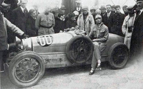 Lucy_Schell_à_la_Coupe_de_Bourgogne_1928_sur_Bugatti_37A-500x310
