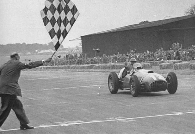 J.F.-González-logra-la-primera-victoria-para-Ferrari-Silverstone-1951.png.jpeg